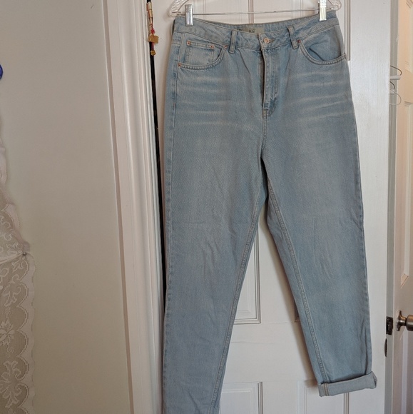 ✨👖Top Shop light Wash mom jeans👖✨ - Picture 3 of 7